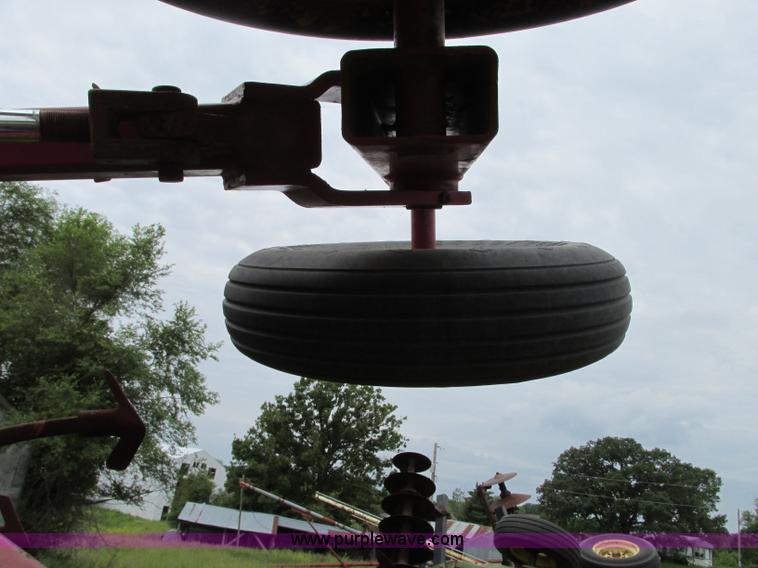 image for item R9306 Case IH 4800 Vibra Shank field cultivator