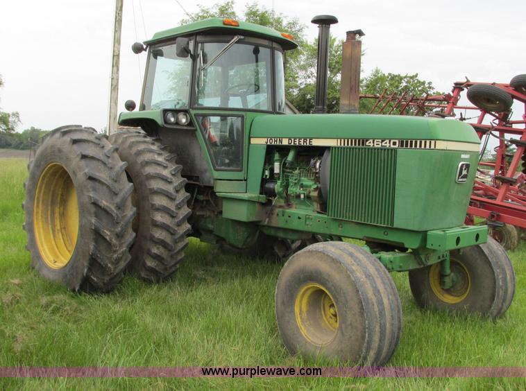 image for item R9307 1982 John Deere 4640 tractor