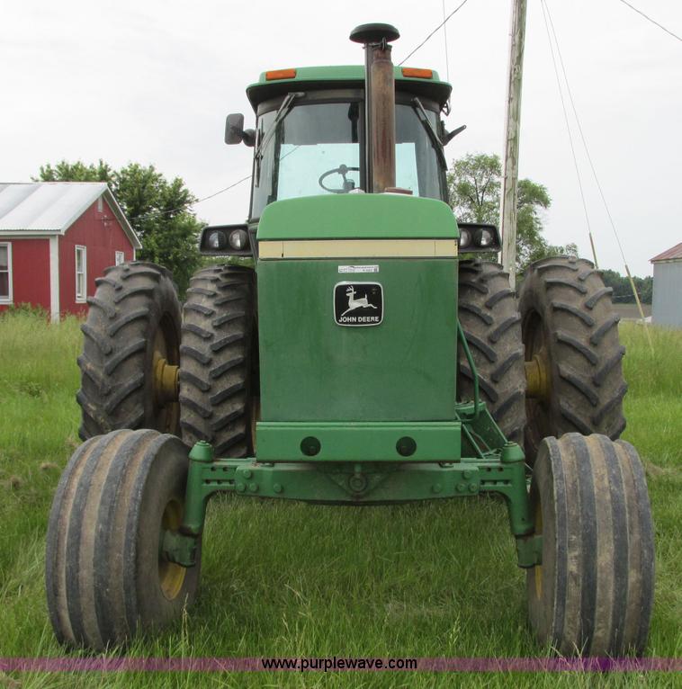 image for item R9307 1982 John Deere 4640 tractor
