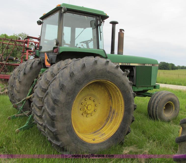 image for item R9307 1982 John Deere 4640 tractor