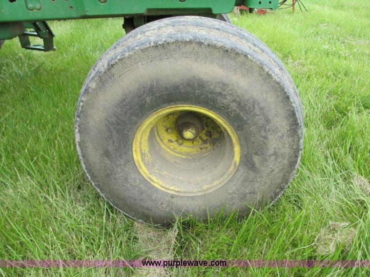 image for item R9307 1982 John Deere 4640 tractor