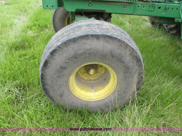 image for item R9307 1982 John Deere 4640 tractor