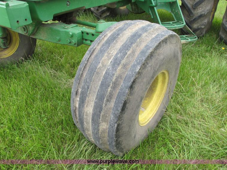 image for item R9307 1982 John Deere 4640 tractor