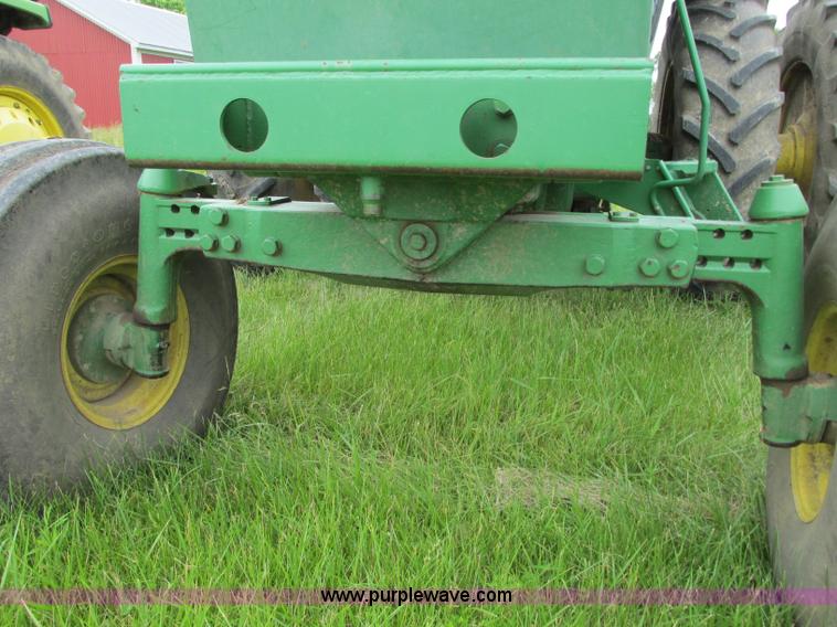 image for item R9307 1982 John Deere 4640 tractor