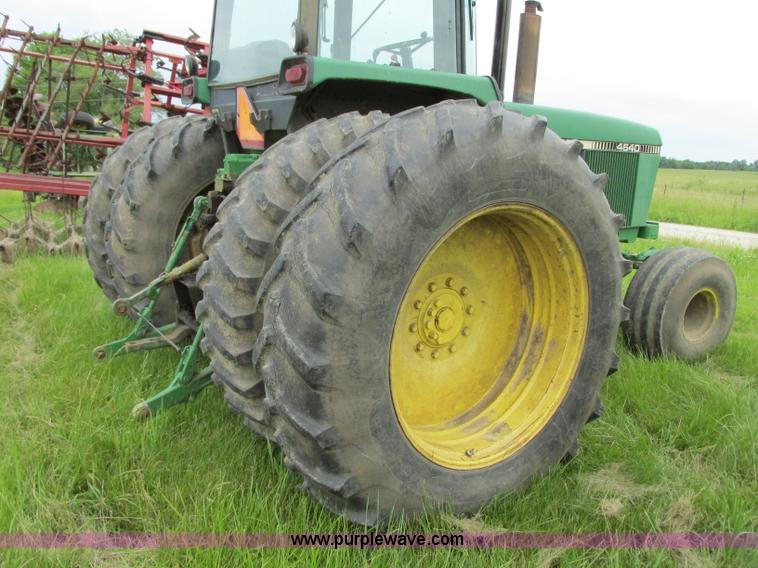 image for item R9307 1982 John Deere 4640 tractor