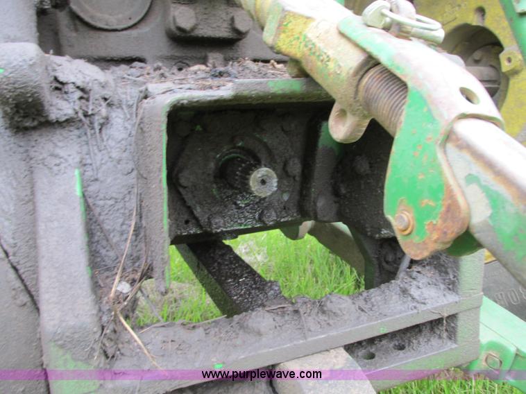 image for item R9307 1982 John Deere 4640 tractor