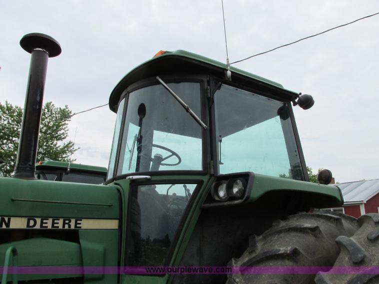 image for item R9307 1982 John Deere 4640 tractor