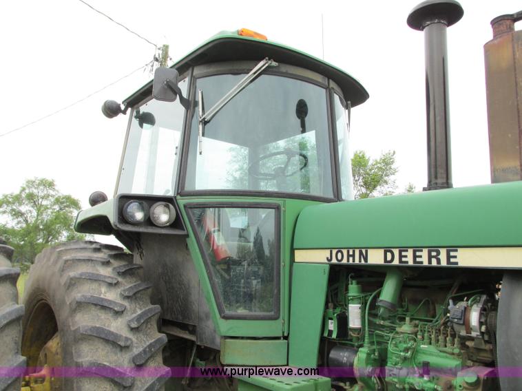 image for item R9307 1982 John Deere 4640 tractor