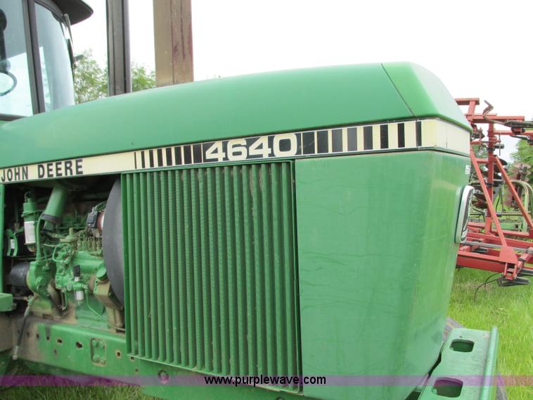image for item R9307 1982 John Deere 4640 tractor