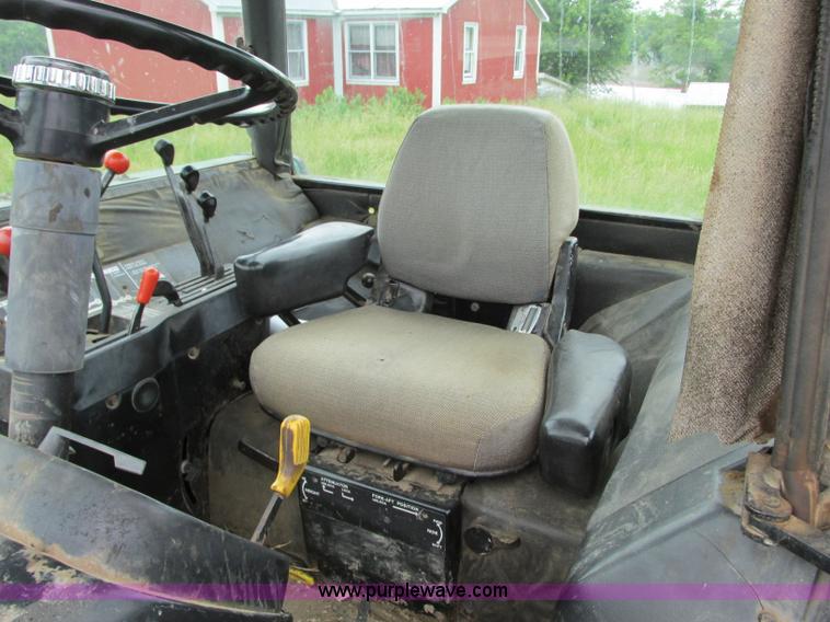 image for item R9307 1982 John Deere 4640 tractor