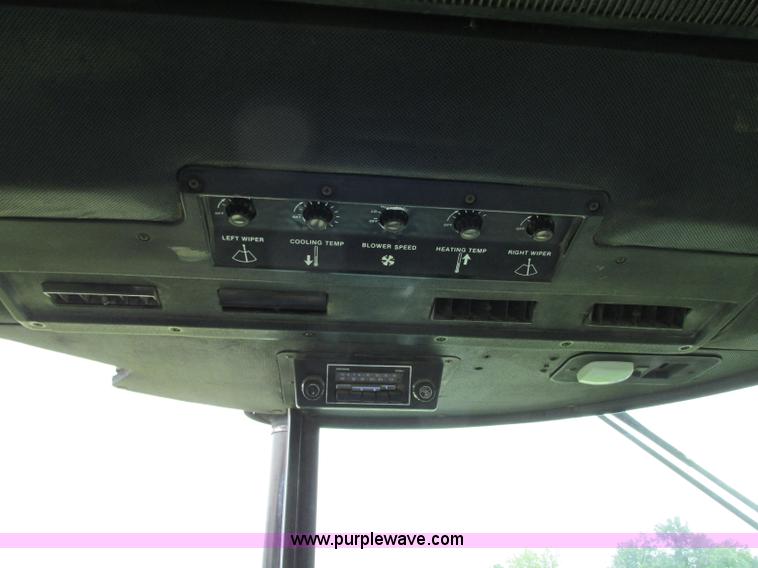 image for item R9307 1982 John Deere 4640 tractor