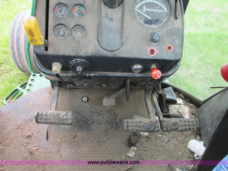 image for item R9307 1982 John Deere 4640 tractor