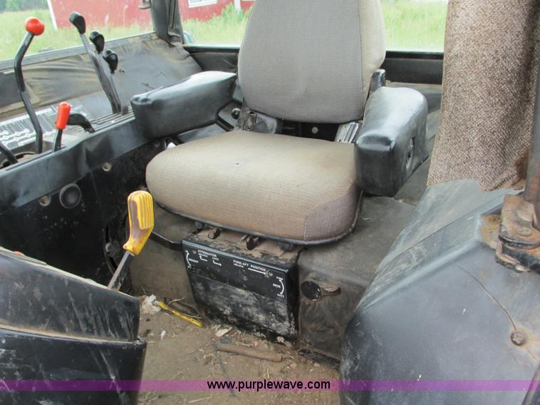 image for item R9307 1982 John Deere 4640 tractor