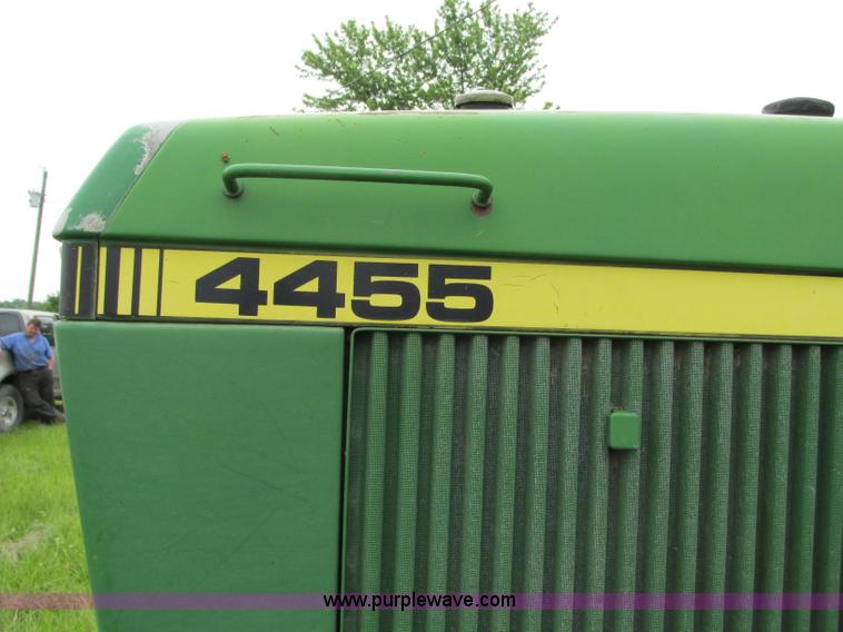image for item R9308 1989 John Deere 4455 tractor