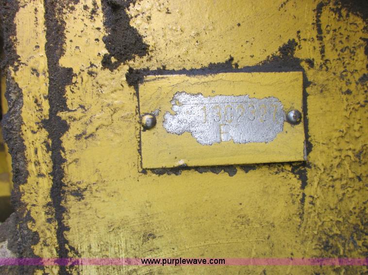 image for item A8806 1965 Caterpillar 631B conventional scraper