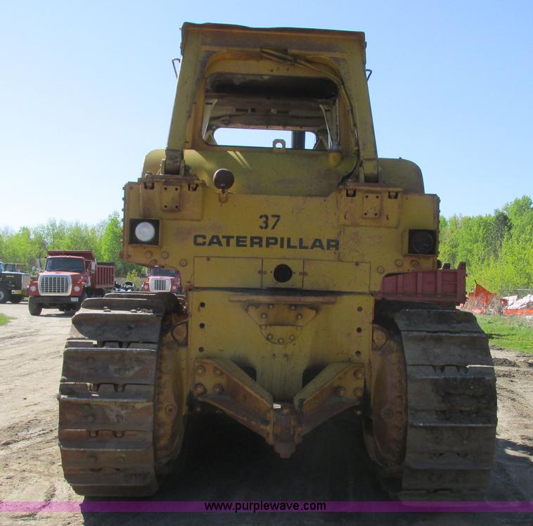 image for item A8820 1975 Caterpillar D9H dozer