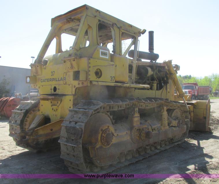 image for item A8820 1975 Caterpillar D9H dozer