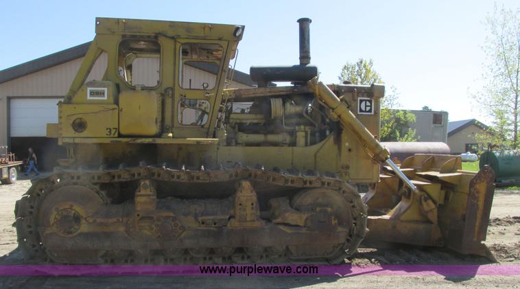 image for item A8820 1975 Caterpillar D9H dozer