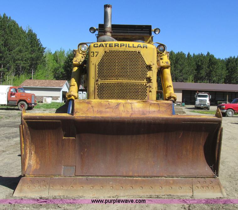 image for item A8820 1975 Caterpillar D9H dozer