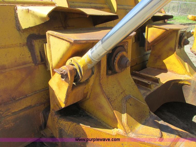 image for item A8820 1975 Caterpillar D9H dozer