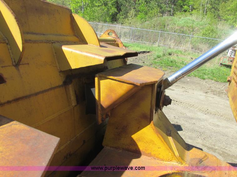 image for item A8820 1975 Caterpillar D9H dozer