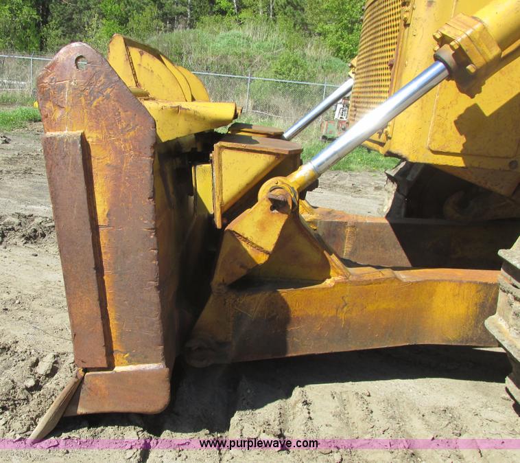 image for item A8820 1975 Caterpillar D9H dozer