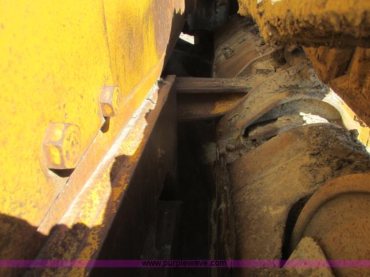 image for item A8820 1975 Caterpillar D9H dozer