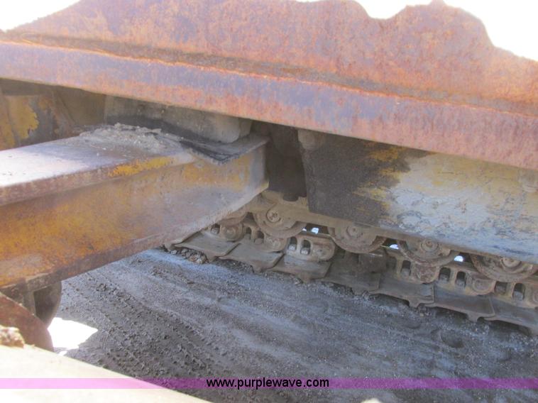 image for item A8820 1975 Caterpillar D9H dozer
