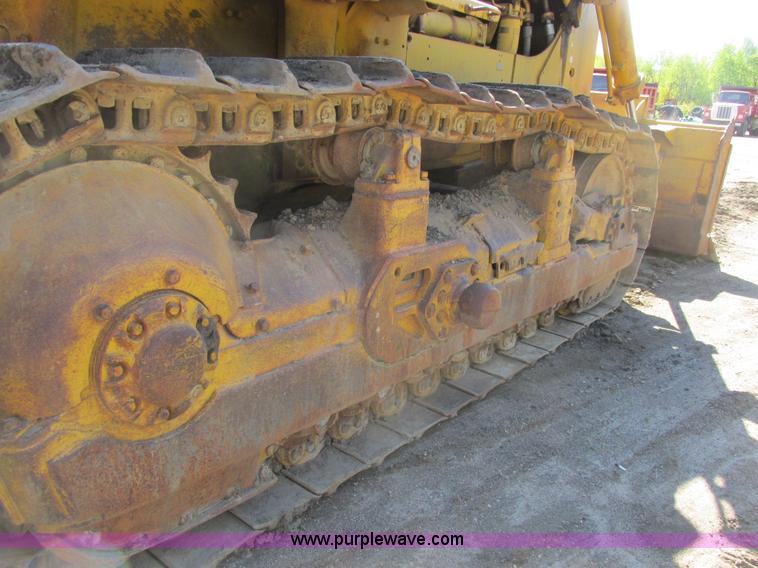 image for item A8820 1975 Caterpillar D9H dozer