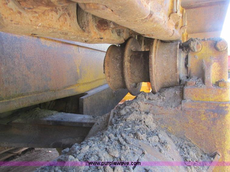 image for item A8820 1975 Caterpillar D9H dozer