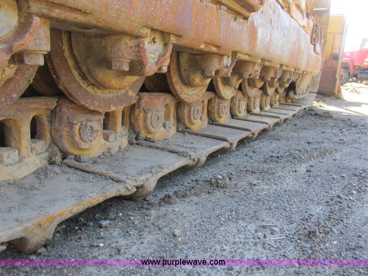 image for item A8820 1975 Caterpillar D9H dozer