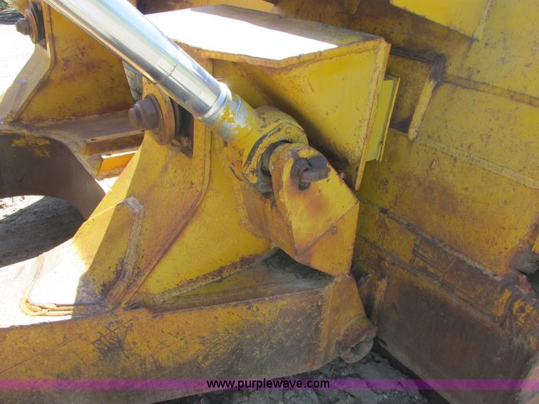 image for item A8820 1975 Caterpillar D9H dozer