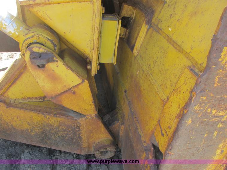 image for item A8820 1975 Caterpillar D9H dozer