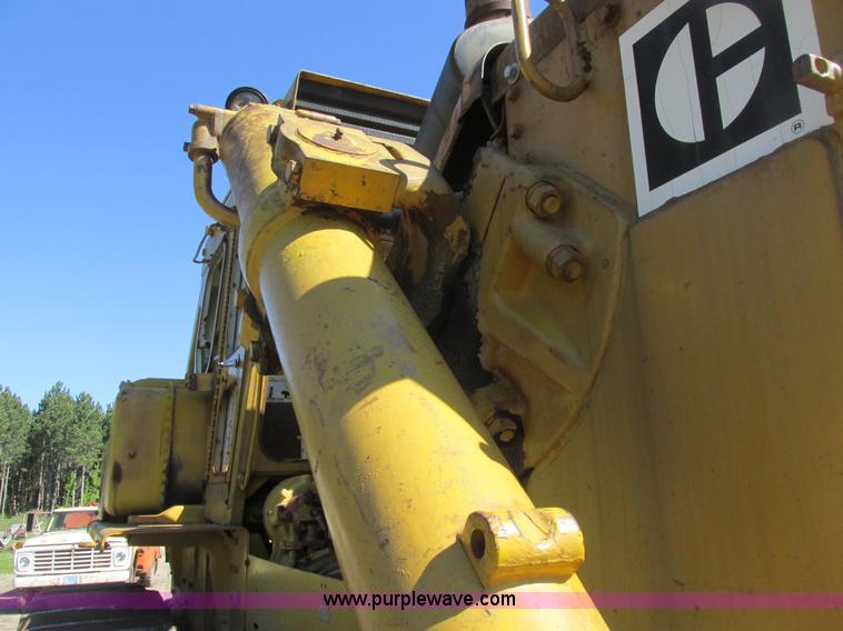 image for item A8820 1975 Caterpillar D9H dozer