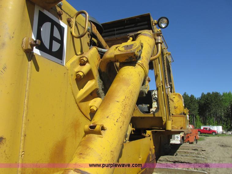 image for item A8820 1975 Caterpillar D9H dozer
