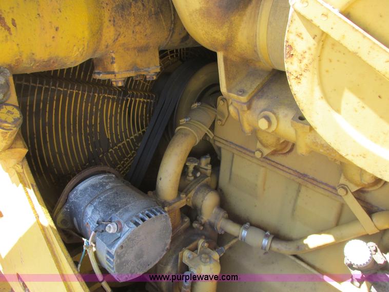 image for item A8820 1975 Caterpillar D9H dozer