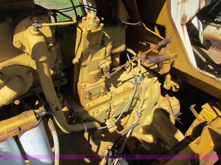 image for item A8820 1975 Caterpillar D9H dozer