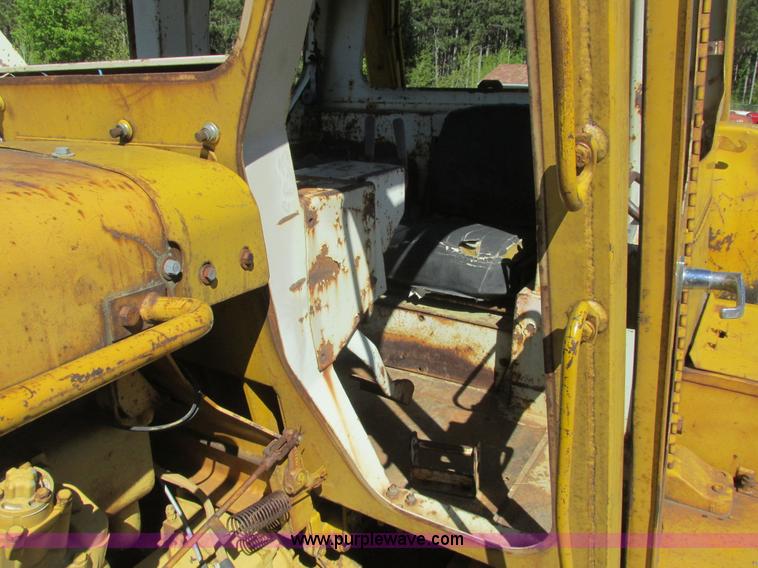 image for item A8820 1975 Caterpillar D9H dozer