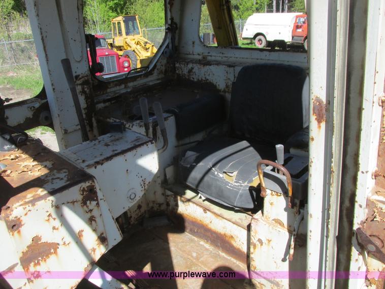 image for item A8820 1975 Caterpillar D9H dozer