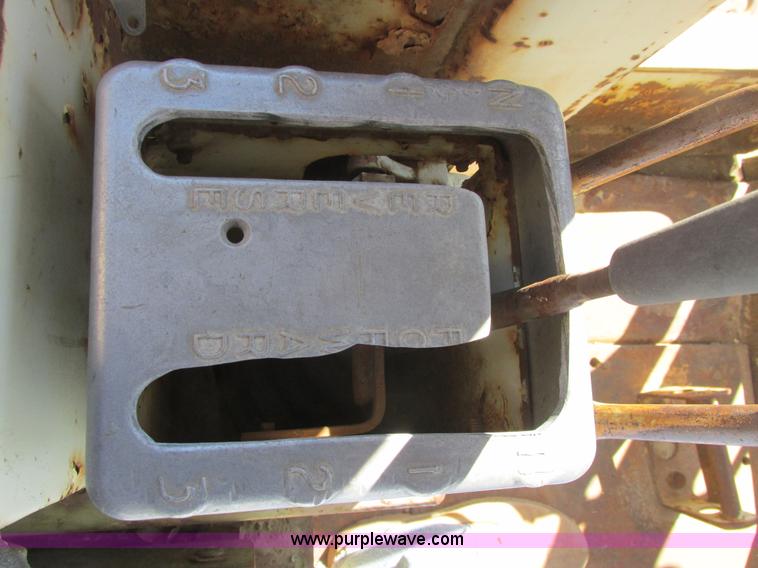 image for item A8820 1975 Caterpillar D9H dozer