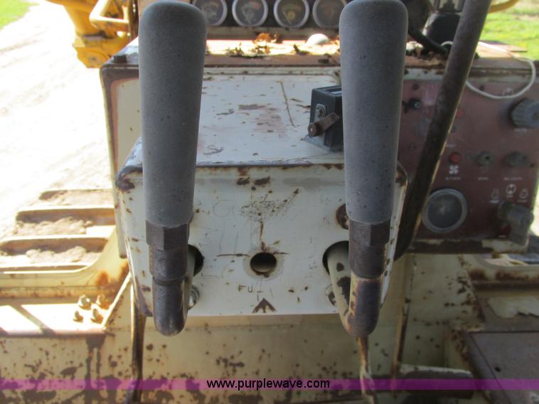 image for item A8820 1975 Caterpillar D9H dozer