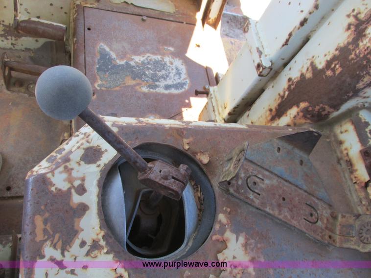 image for item A8820 1975 Caterpillar D9H dozer