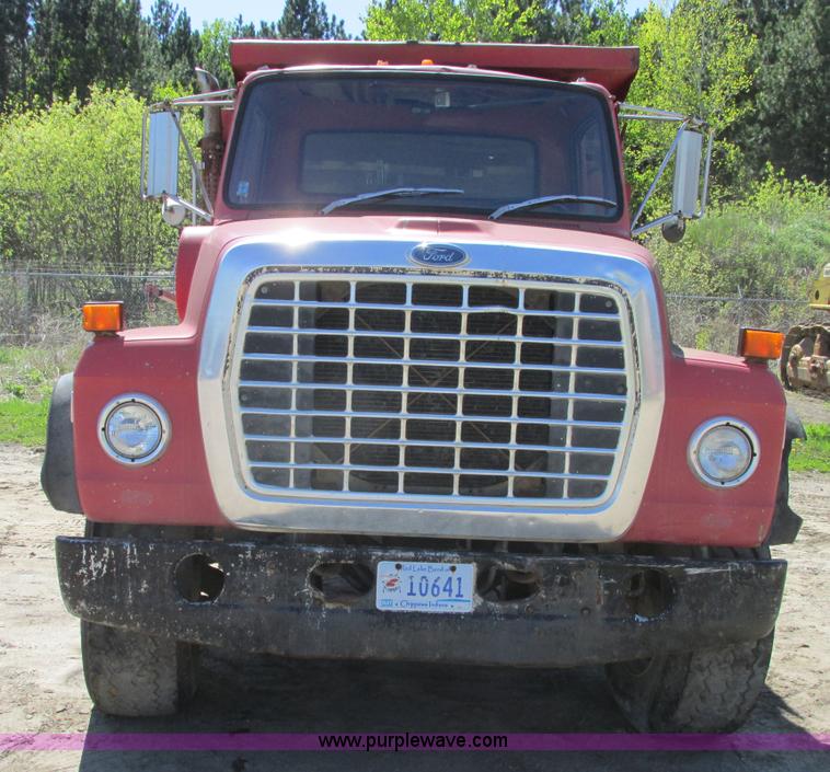 image for item A8821 1985 Ford LT8000 dump truck