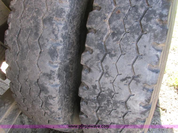 image for item A8821 1985 Ford LT8000 dump truck