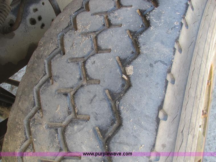 image for item A8821 1985 Ford LT8000 dump truck