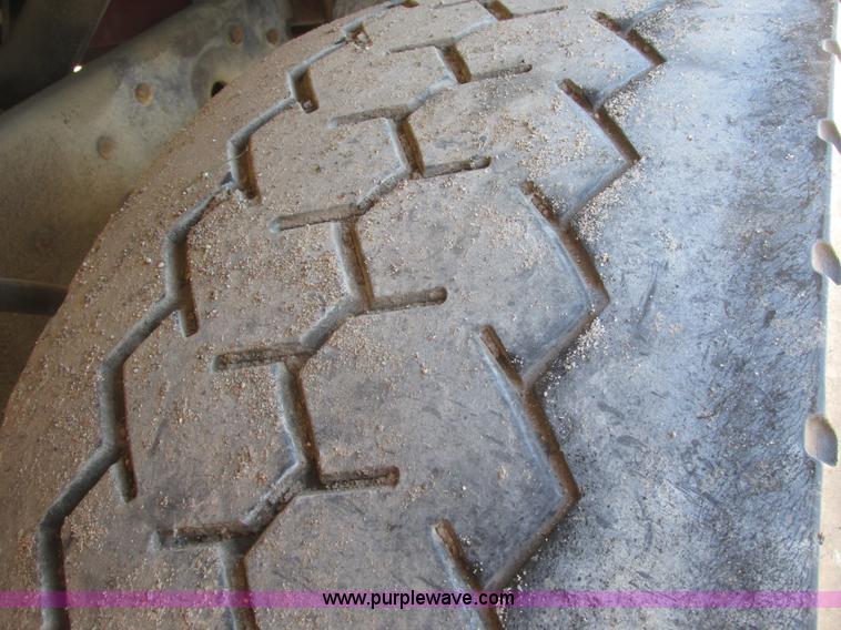 image for item A8821 1985 Ford LT8000 dump truck