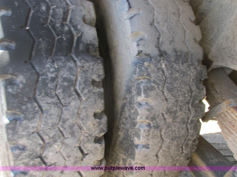 image for item A8821 1985 Ford LT8000 dump truck