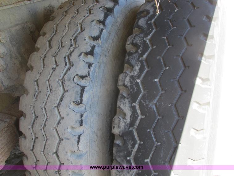 image for item A8821 1985 Ford LT8000 dump truck