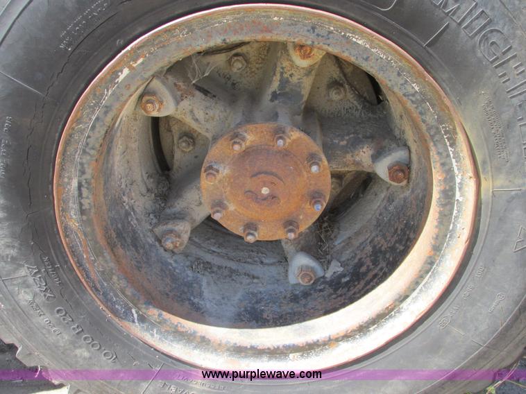 image for item A8821 1985 Ford LT8000 dump truck