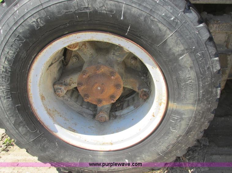 image for item A8821 1985 Ford LT8000 dump truck